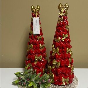 Cupcakes & Cashmere Holiday Deco in good condition